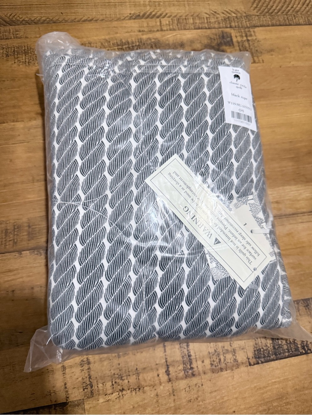 Kate Quinn Classic Circle Quilt Black Rope NWT